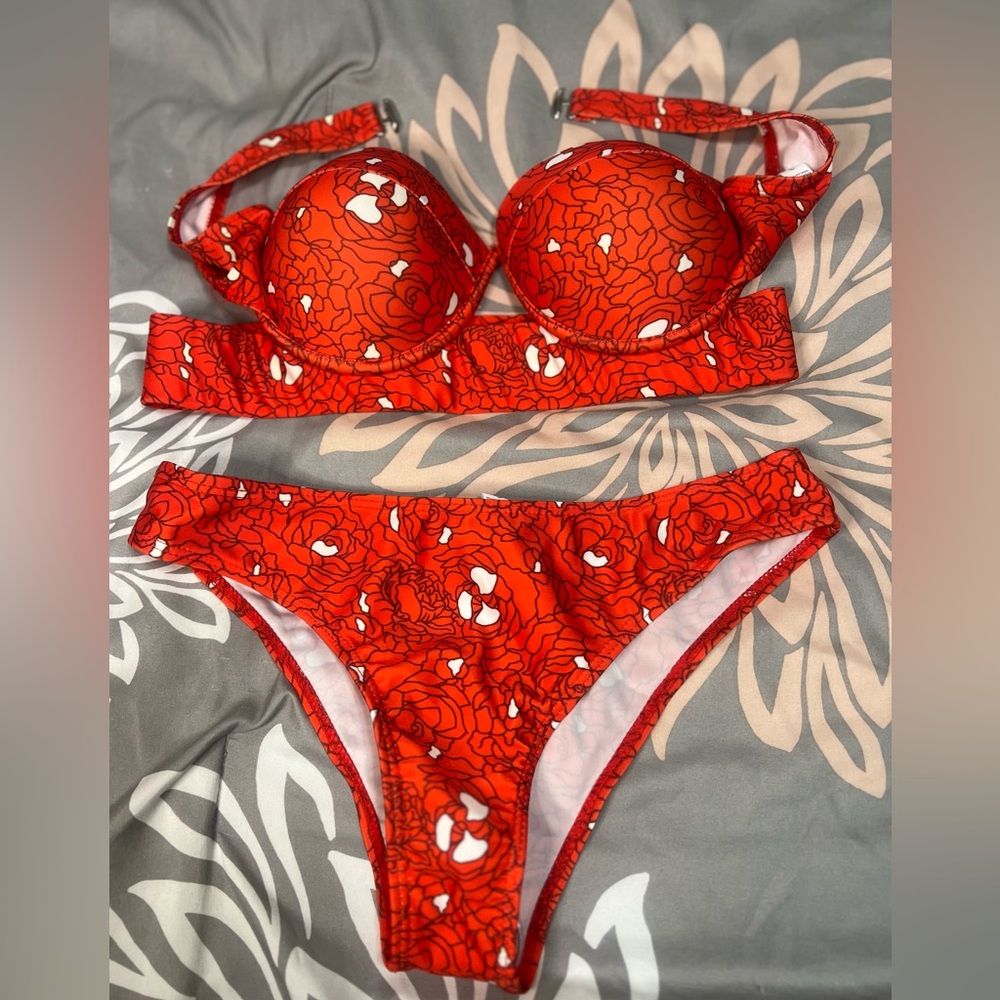 🌻Vibrant Red Floral Bikini Set🌻